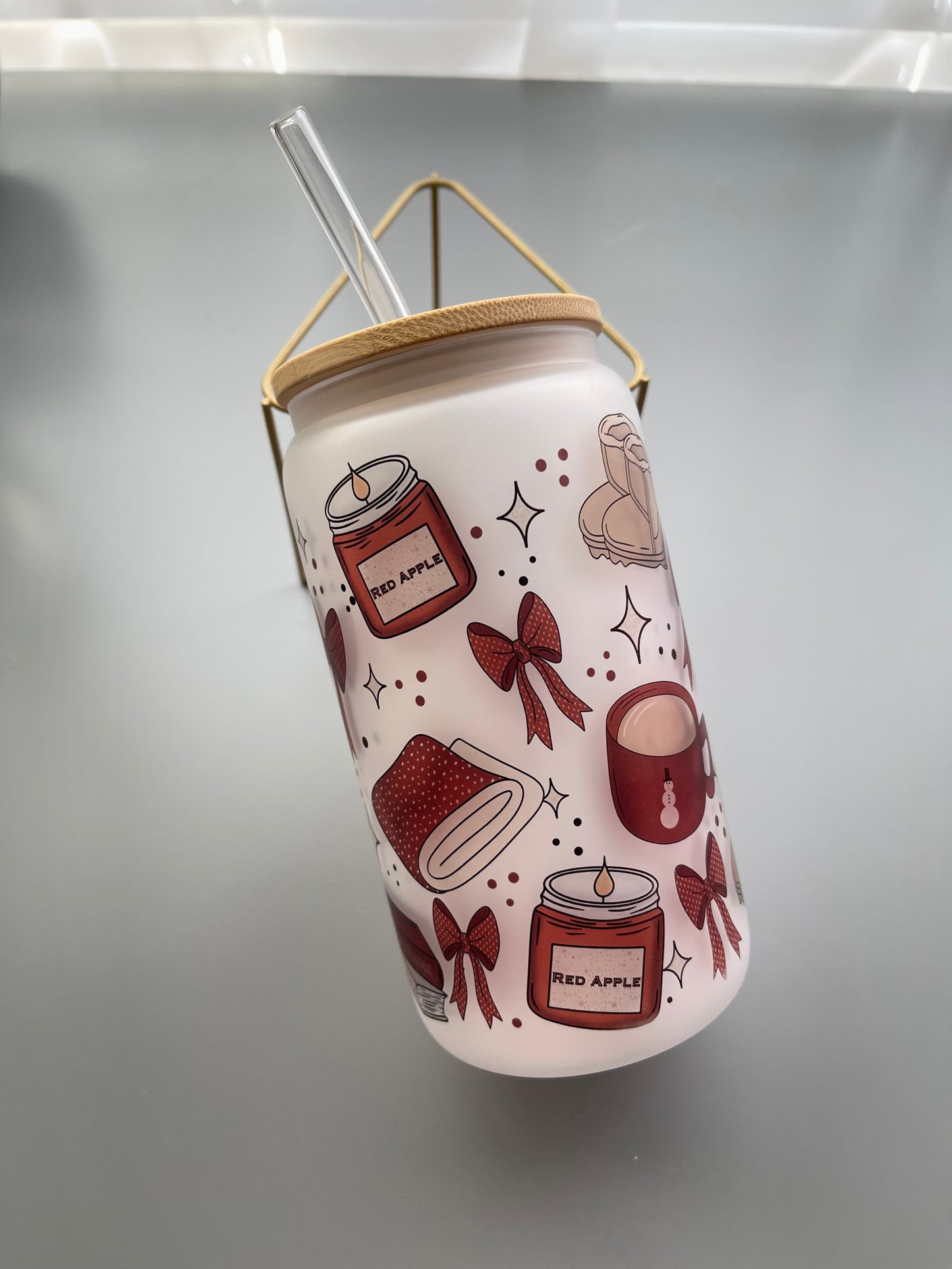 Cozy winter & books glass cup with bamboo lid & straw